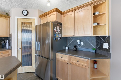 7307 Singer Way, Edmonton, AB - Indoor Photo Showing Kitchen