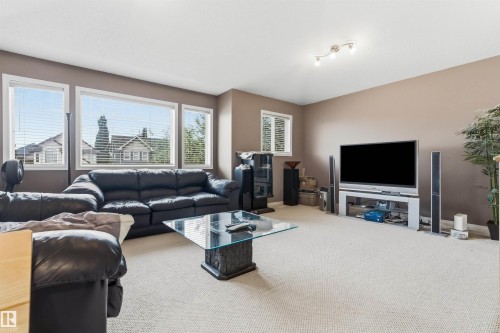 7307 Singer Way, Edmonton, AB - Indoor Photo Showing Living Room