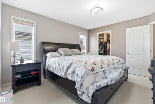 7307 Singer Way, Edmonton, AB - Indoor Photo Showing Bedroom
