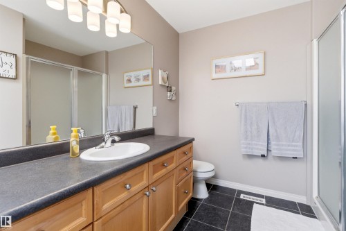 7307 Singer Way, Edmonton, AB - Indoor Photo Showing Bathroom
