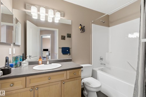 7307 Singer Way, Edmonton, AB - Indoor Photo Showing Bathroom