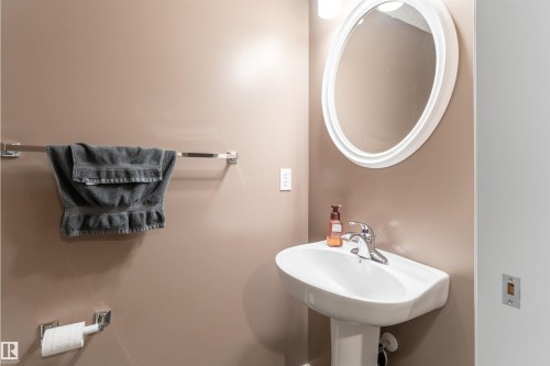 7307 Singer Way, Edmonton, AB - Indoor Photo Showing Bathroom
