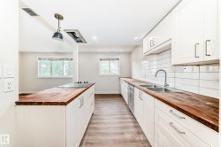 1488 LAKEWOOD Road W  Edmonton, AB T6K 3M2