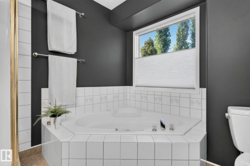 5939 157 Avenue, Edmonton, AB 