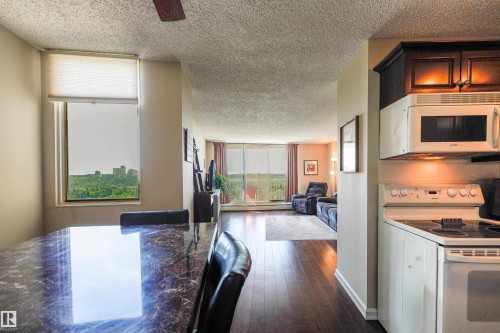 305 12121 Jasper Avenue, Edmonton, AB 
