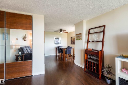 305 12121 Jasper Avenue, Edmonton, AB 