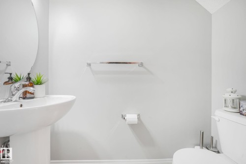 #109 2905 141 St Sw, Edmonton, AB - Indoor Photo Showing Bathroom