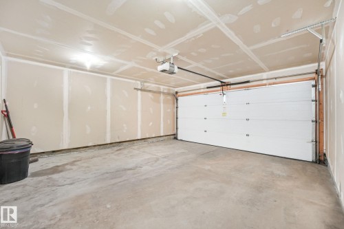 #109 2905 141 St Sw, Edmonton, AB - Indoor Photo Showing Garage
