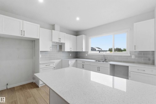 1086 Mcleod Avenue, Spruce Grove, AB - Indoor Photo Showing Kitchen With Double Sink