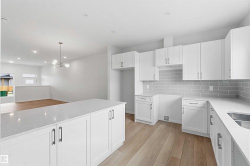 1086 Mcleod Avenue, Spruce Grove, AB - Indoor Photo Showing Kitchen With Double Sink
