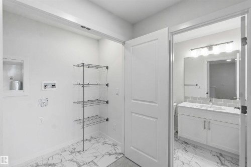 1086 Mcleod Avenue, Spruce Grove, AB - Indoor Photo Showing Bathroom