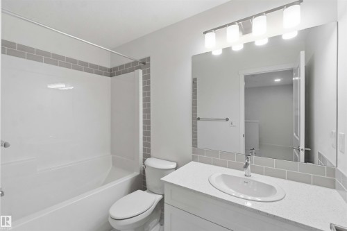 1086 Mcleod Avenue, Spruce Grove, AB - Indoor Photo Showing Bathroom