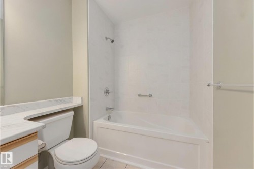 9916 178 Avenue, Edmonton, AB - Indoor Photo Showing Bathroom