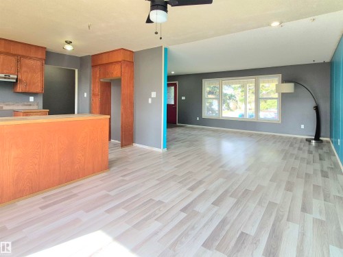 3729 54 Street, Wetaskiwin, AB - Indoor