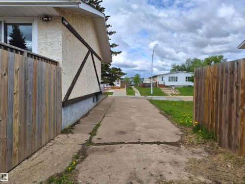 3729 54 Street, Wetaskiwin, AB - Outdoor