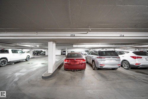 #612 33 Fifth Av, Spruce Grove, AB - Indoor Photo Showing Garage
