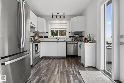 17404 95 Street, Edmonton, AB 