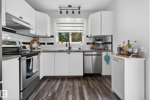 17404 95 Street, Edmonton, AB 