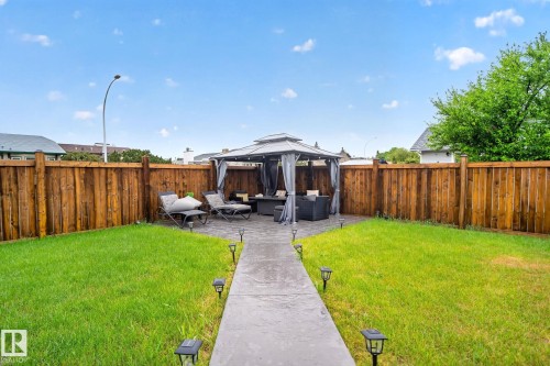 17404 95 Street, Edmonton, AB 