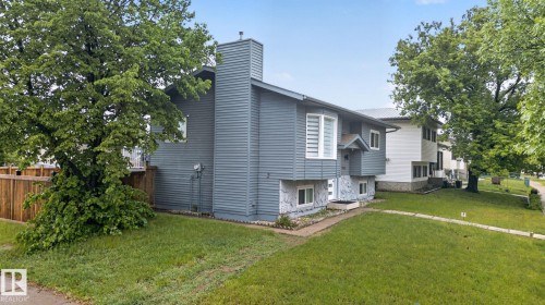 17404 95 Street, Edmonton, AB 
