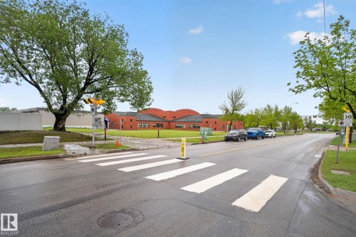 17404 95 Street, Edmonton, AB 