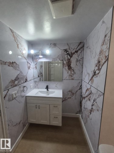 1704 37 Street Northwest, Edmonton, AB - Indoor