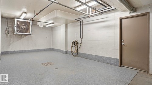 138 1406 Hodgson Way, Edmonton, AB - Indoor Photo Showing Garage