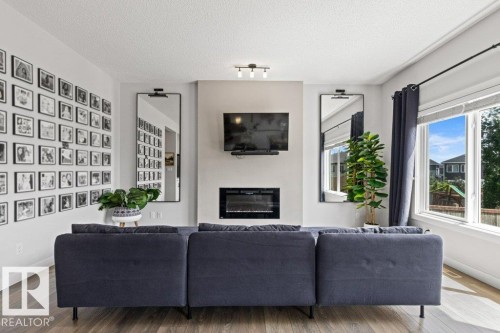 8023 Evans Crescent, Edmonton, AB 