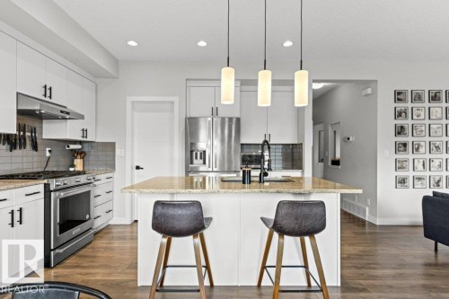8023 Evans Crescent, Edmonton, AB 