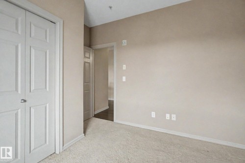 Neutral-toned walls complement the light-colored carpet flooring - 415 263 Macewan Road, Edmonton, AB 