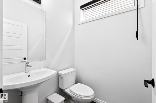 2255 Donaghey Way, Edmonton, AB - Indoor Photo Showing Bathroom