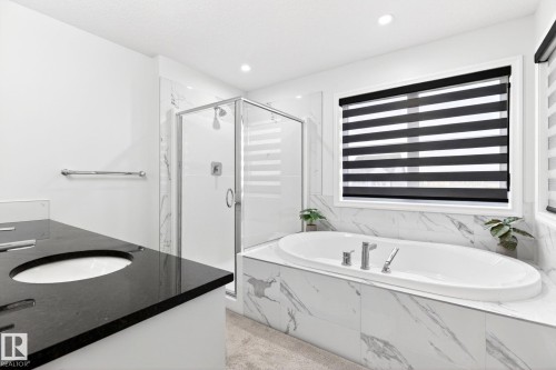 2255 Donaghey Way, Edmonton, AB - Indoor Photo Showing Bathroom