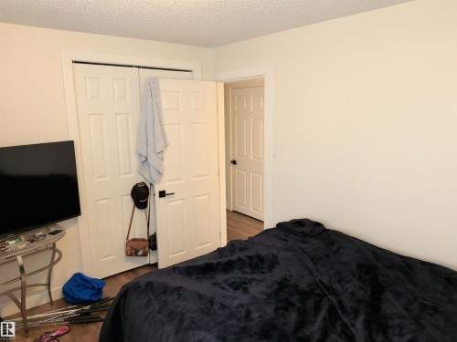 Neutral-toned walls complement wood-finish flooring - 31 Brown Street, Stony Plain, AB 