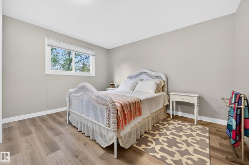 3412 142 Avenue, Edmonton, AB - Indoor Photo Showing Bedroom