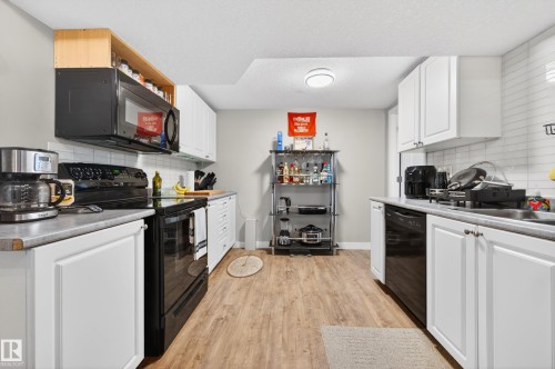 3412 142 Avenue, Edmonton, AB - Indoor Photo Showing Kitchen With Double Sink