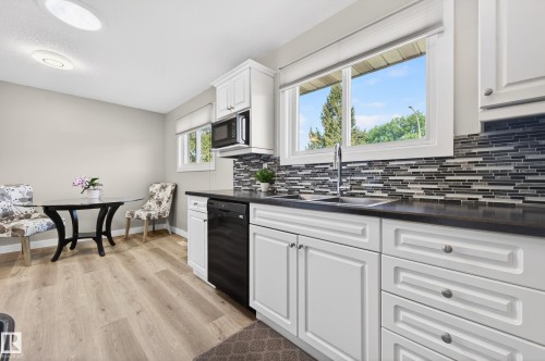3412 142 Avenue, Edmonton, AB - Indoor Photo Showing Kitchen