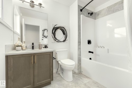 17423 7 Street, Edmonton, AB - Indoor Photo Showing Bathroom