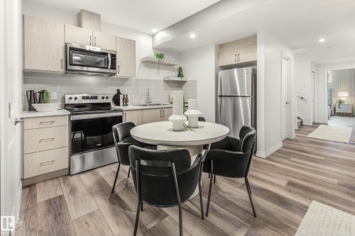 17423 7 Street, Edmonton, AB - Indoor