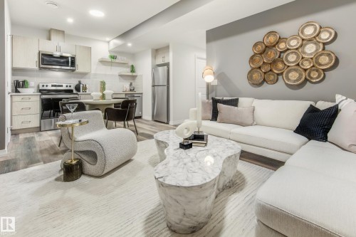 17423 7 Street, Edmonton, AB - Indoor Photo Showing Living Room