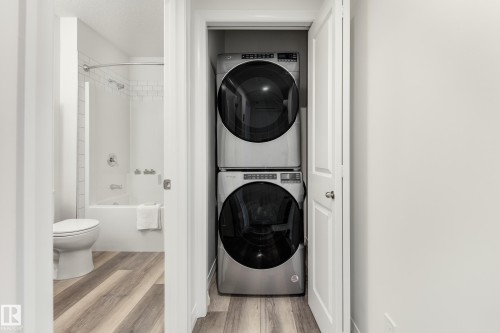 17423 7 Street, Edmonton, AB - Indoor Photo Showing Laundry Room