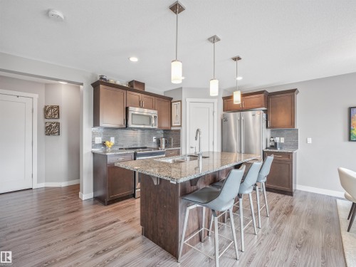 1277 Starling Drive, Edmonton, AB - Indoor Photo Showing Kitchen With Upgraded Kitchen