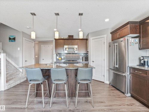 1277 Starling Drive, Edmonton, AB - Indoor Photo Showing Kitchen With Upgraded Kitchen