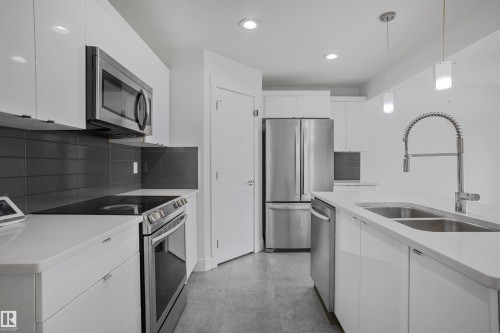 809 Cavanagh Heath, Edmonton, AB 
