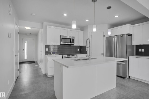 809 Cavanagh Heath, Edmonton, AB 