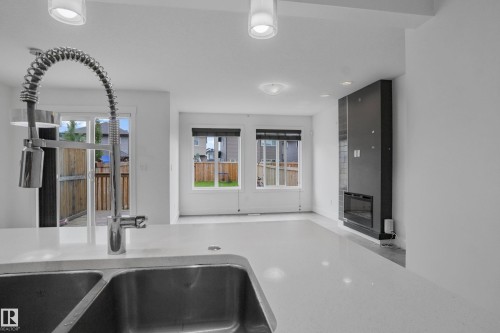 809 Cavanagh Heath, Edmonton, AB 