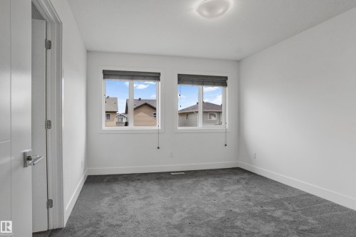 809 Cavanagh Heath, Edmonton, AB 