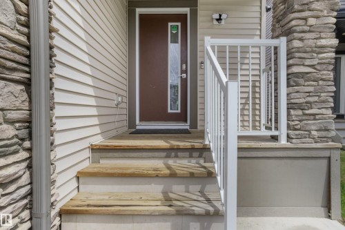 809 Cavanagh Heath, Edmonton, AB 