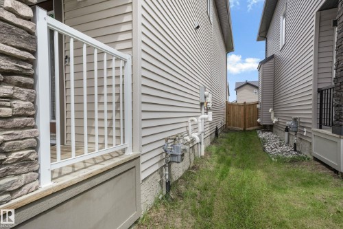 809 Cavanagh Heath, Edmonton, AB 