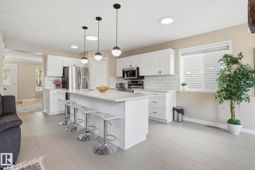 2049 Tanner Wynd Nw, Edmonton, AB - Indoor Photo Showing Kitchen With Upgraded Kitchen