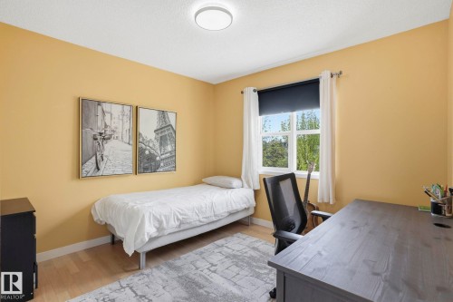 2049 Tanner Wynd Nw, Edmonton, AB - Indoor Photo Showing Bedroom